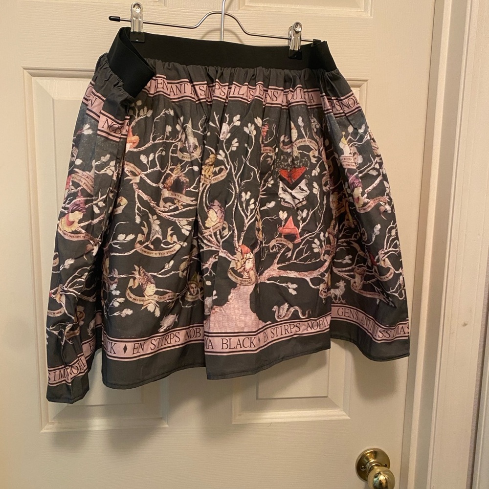 EUC Harry Potter Black Family Tapestry Patterned Skirt Size 2X (approximate)